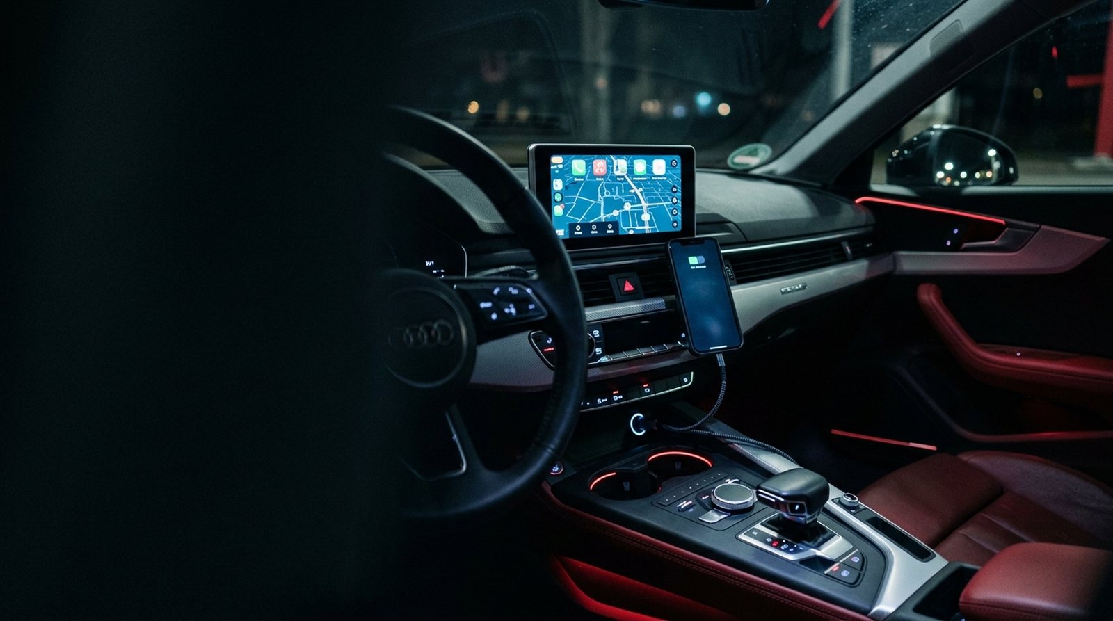 Мултимедия на Audi с телефон, свързан с кабел – активиране на AUX и CarPlay